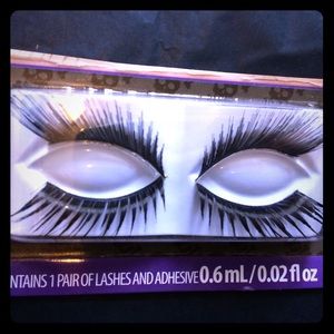 *free w $20 purchase* fake eyelashes